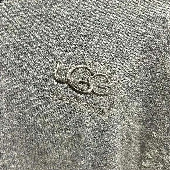 UGG AUSTRALIA GRAY VNECK OVERSIZED SWEATER - Picture 2 of 4